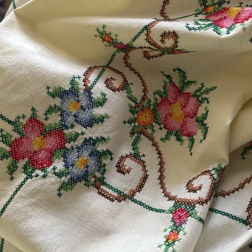 VTG Cross-Stiched Square Floral Tablecloth W/6 Napkins 49”WX49”L Kitchen Ivory